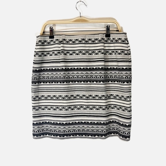 J. Jill Black and White Geometric Design Mini Skirt Elastic Waist Size M - Picture 2 of 7